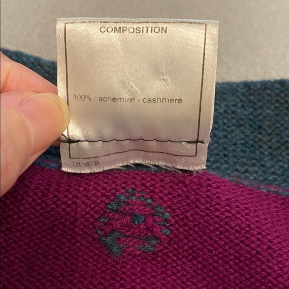 Authentic Chanel vintage cardigan - Picture 5 of 9